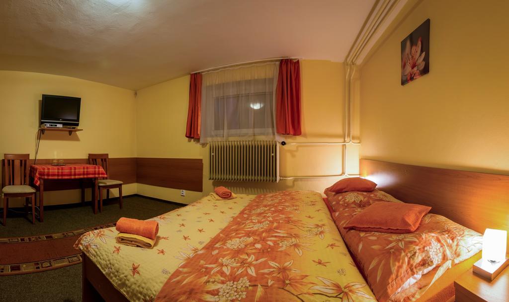 Privat Baja Hotel Liptovsky Mikulas Bilik gambar